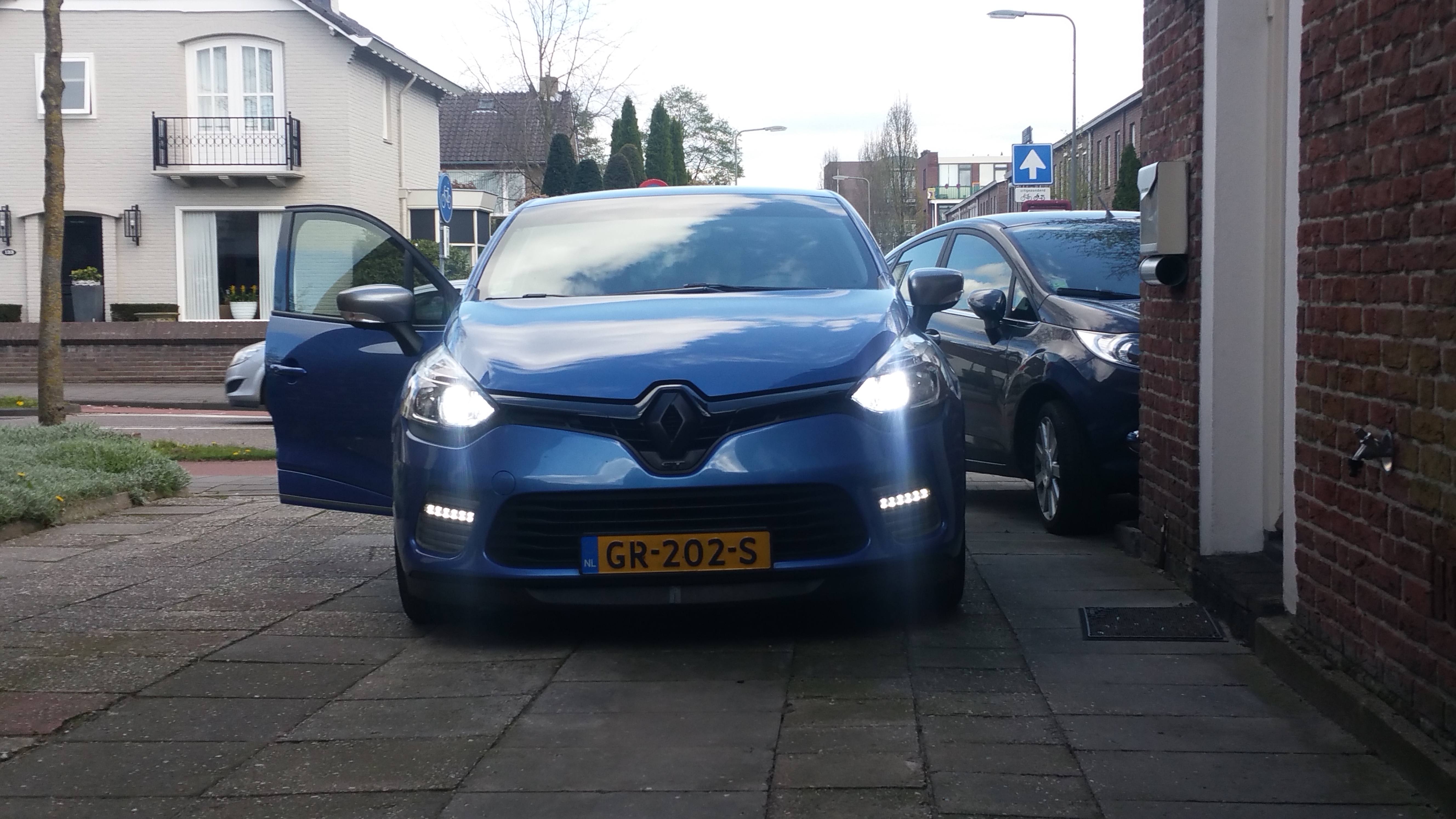 Byde koplampen voorzien van LED lampen